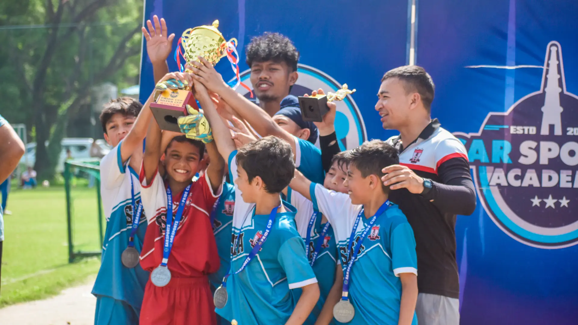 Team_lifiting_pride_cup_Star_Strikers_football_Academy_Pride_Cup_ghitorni